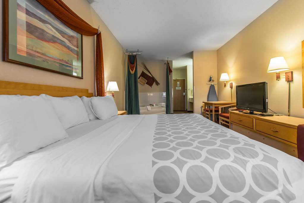 Quality Inn & Suites West Pueblo Ruang foto